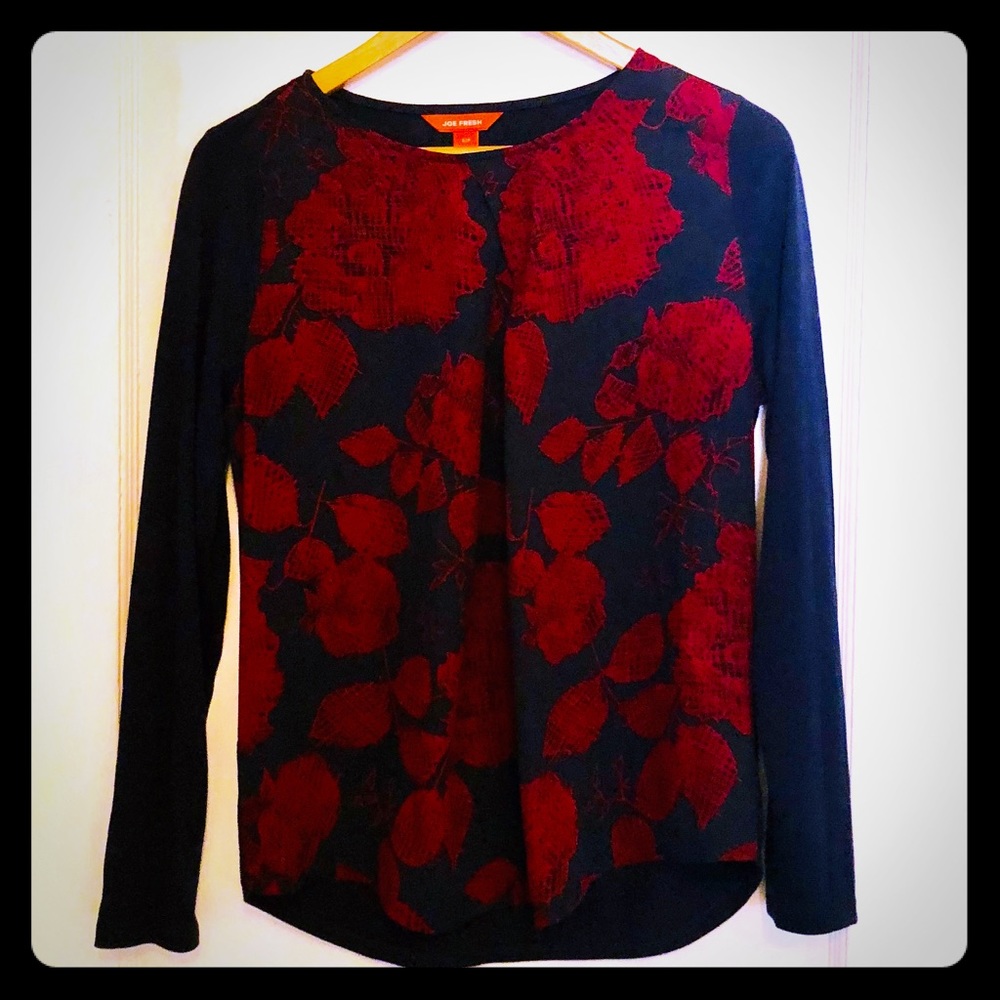 Joe Fresh top w/cotton and floral, silky fabric.
